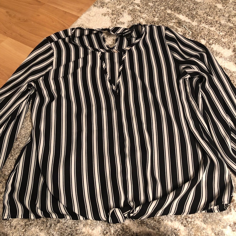 Black and white blouse size small express